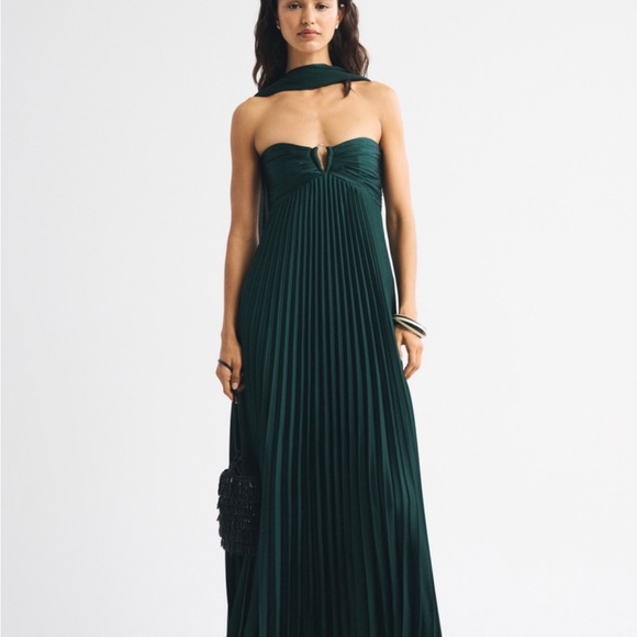 Abercrombie & Fitch Dresses & Skirts - Abercrombie & Fitch Strapless Dark Emerald Pleated Maxi Dress